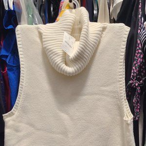 Sleeveless turtleneck sweater